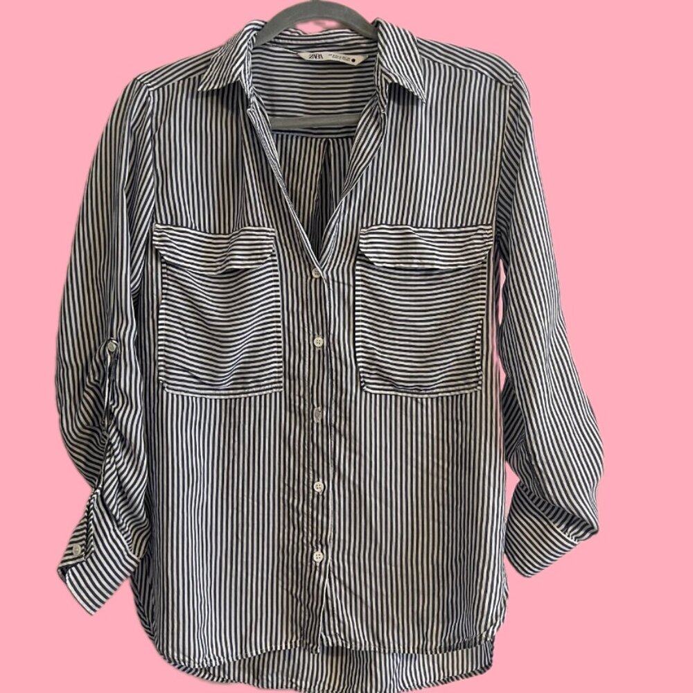 Zara striped button-down shirt in navy and white. 🍂